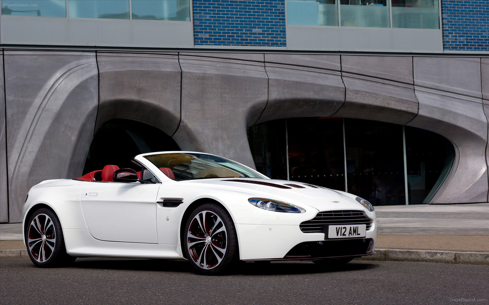 Aston Martin V12 Vantage Roadster 2013